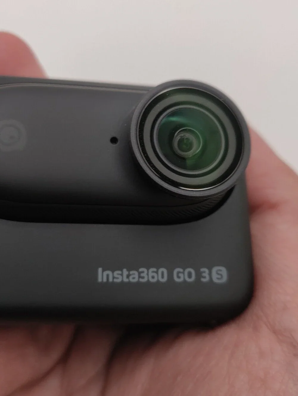 Insta360 GO 3S - 128 GB Black 4K Tiny Portable Vlogging Camera, Hands-Free POVs